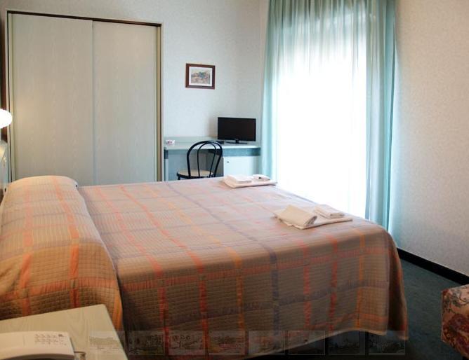 Hotel Aurora 카스틸리오네 델라 페스카이아 외부 사진