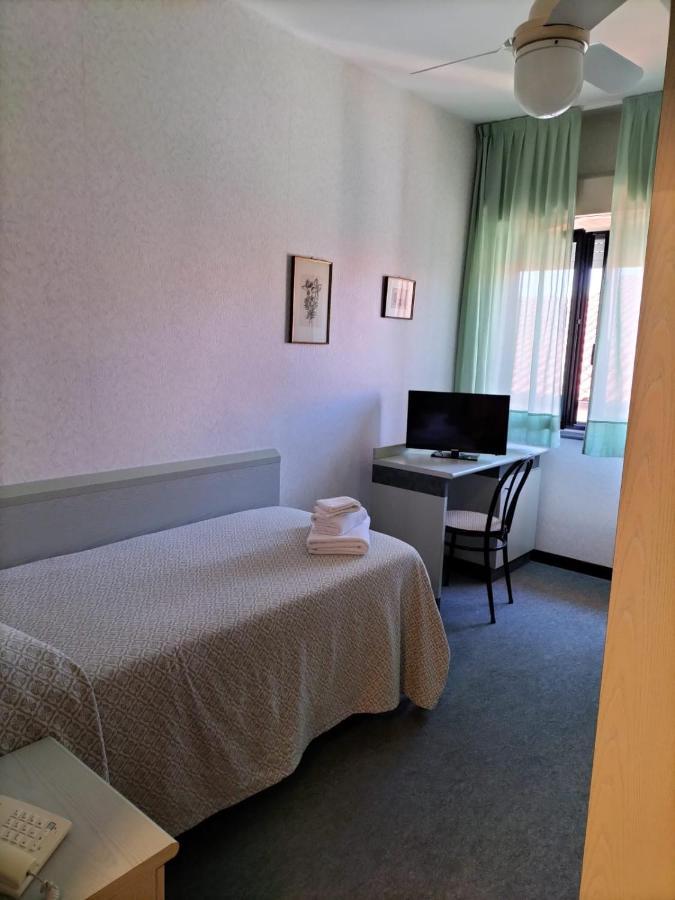 Hotel Aurora 카스틸리오네 델라 페스카이아 외부 사진