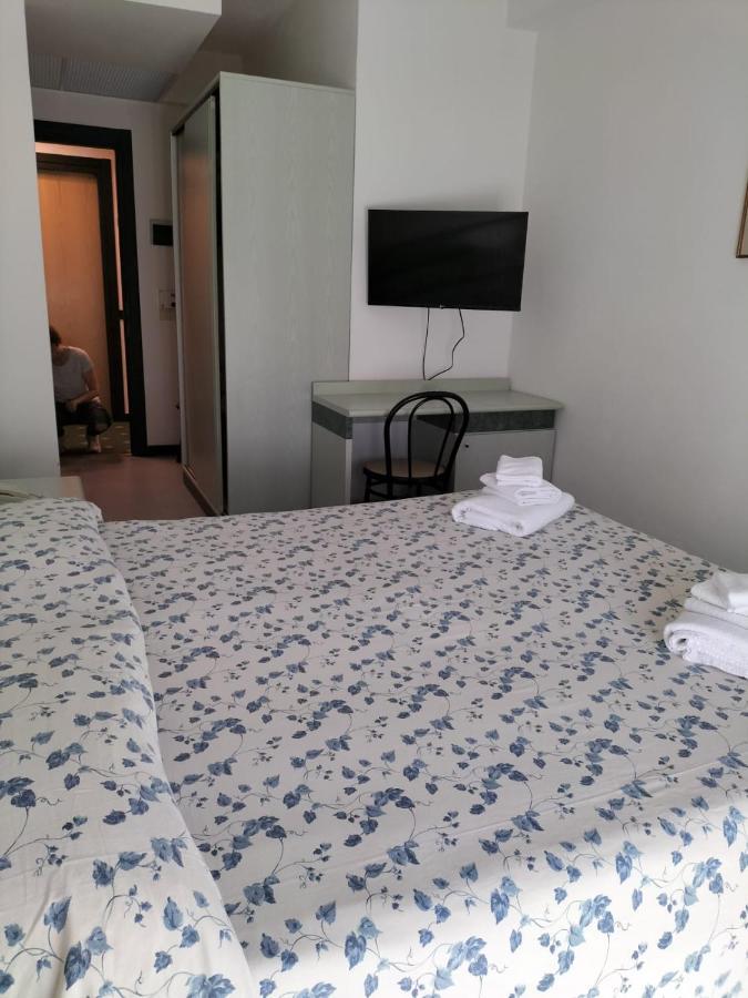 Hotel Aurora 카스틸리오네 델라 페스카이아 외부 사진
