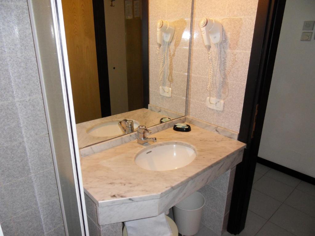 Hotel Aurora 카스틸리오네 델라 페스카이아 객실 사진