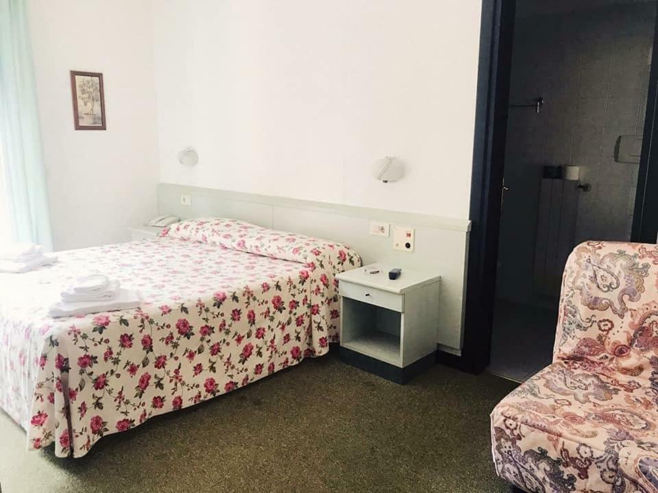Hotel Aurora 카스틸리오네 델라 페스카이아 외부 사진